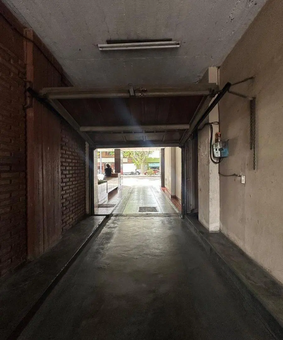 COCHERA TECHADA EN EDIFICO - VILLA LUGANO 2