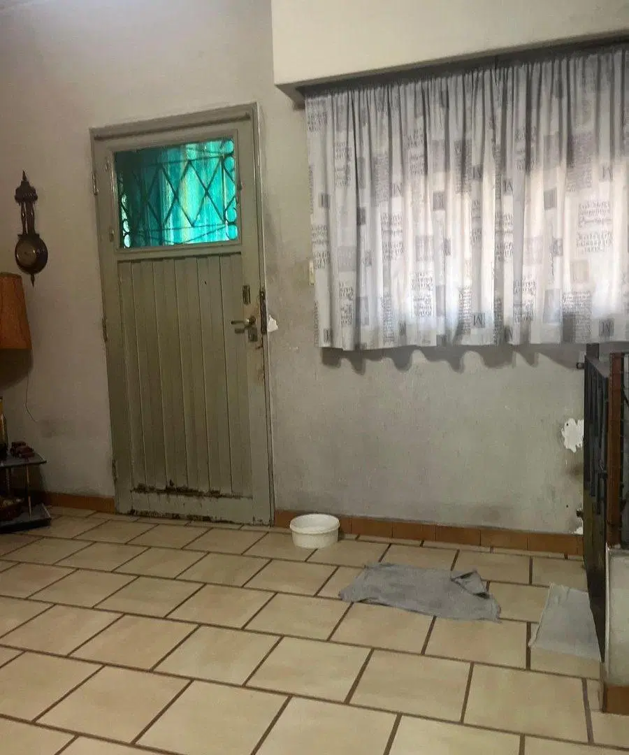 CASA EN VENTA CON LOCALES ,  VILLA LUGANO 3