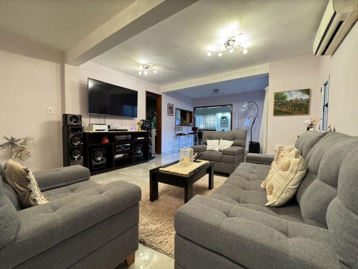 Excelente casa de 5 ambientes