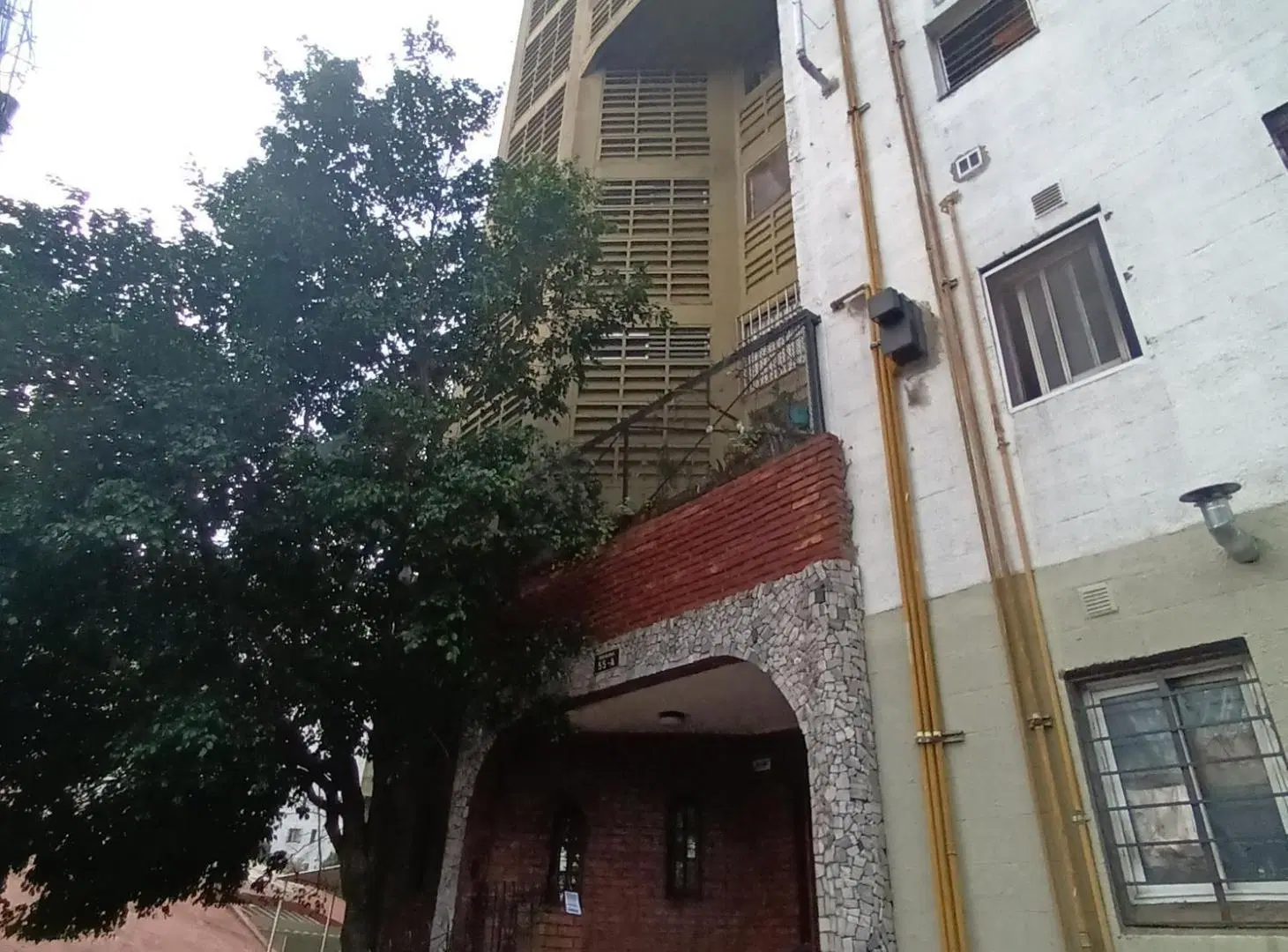 VENTA DEPARTAMENTO 6 AMBIENTES B°PIEDRABUENA 5