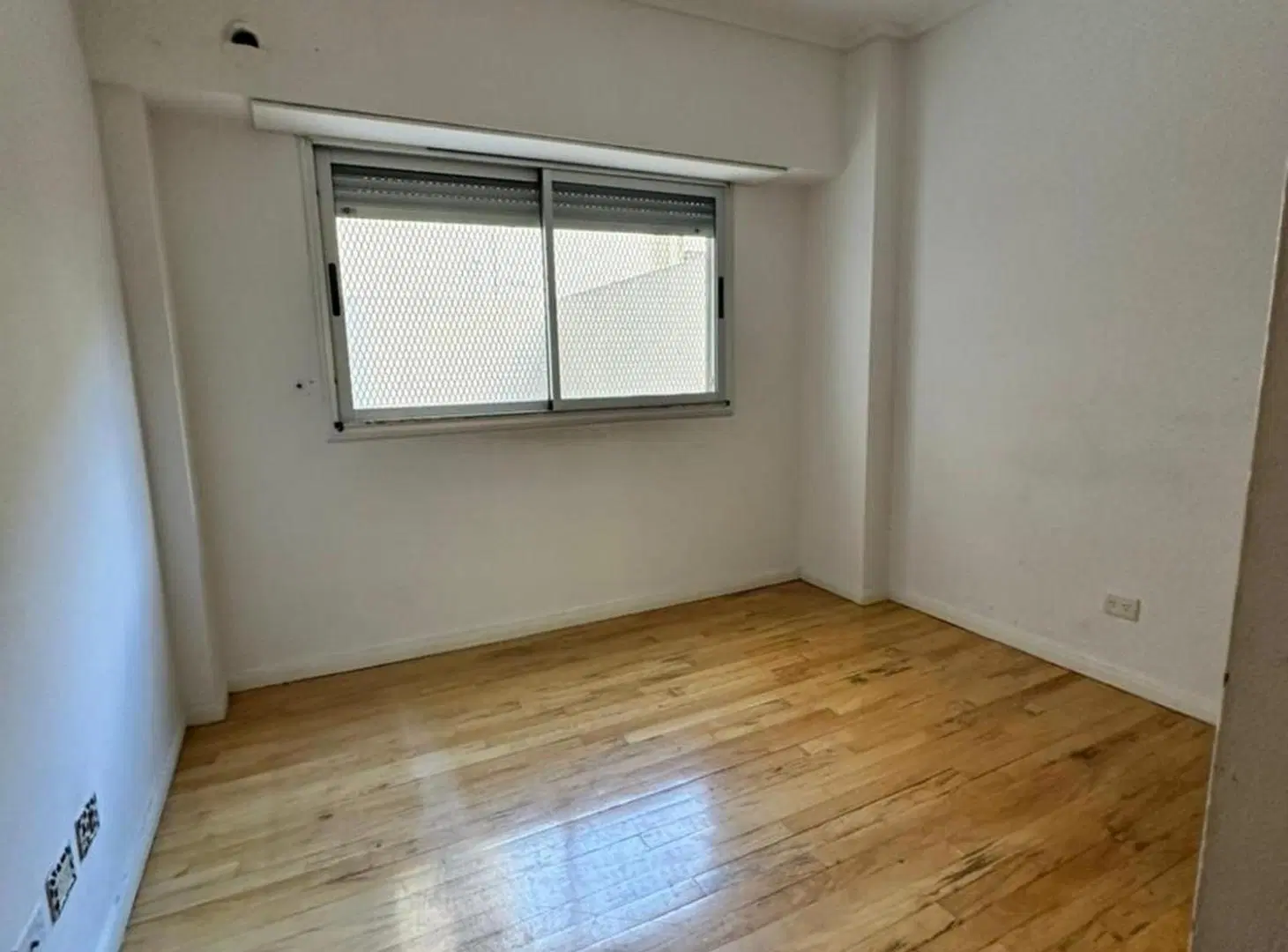 ALQUILER DE DEPARTAMENTO DE 4 AMBIENTES CON PATIO 3