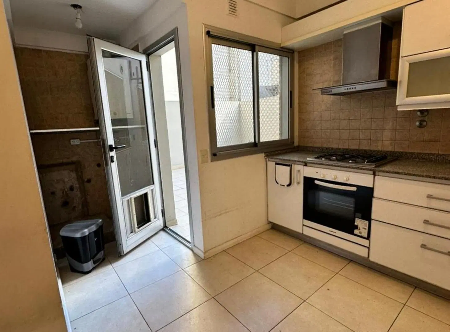 ALQUILER DE DEPARTAMENTO DE 4 AMBIENTES CON PATIO 8