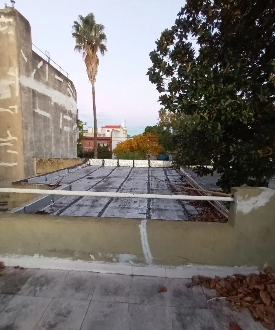 VENTA CASA A REFACCIONAR O DEMOLER V. LUGANO 5