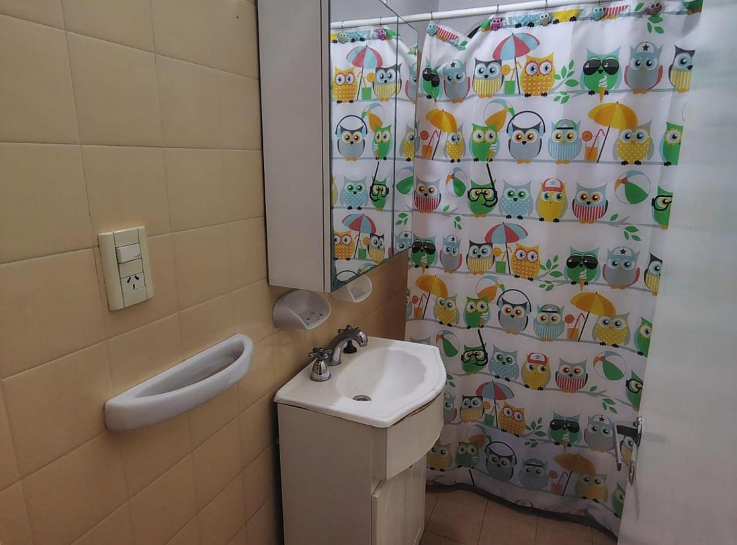 Foto de DEPARTAMENTO 2 AMBIENTES EN VENTA EN FLORESTA, imagen 2