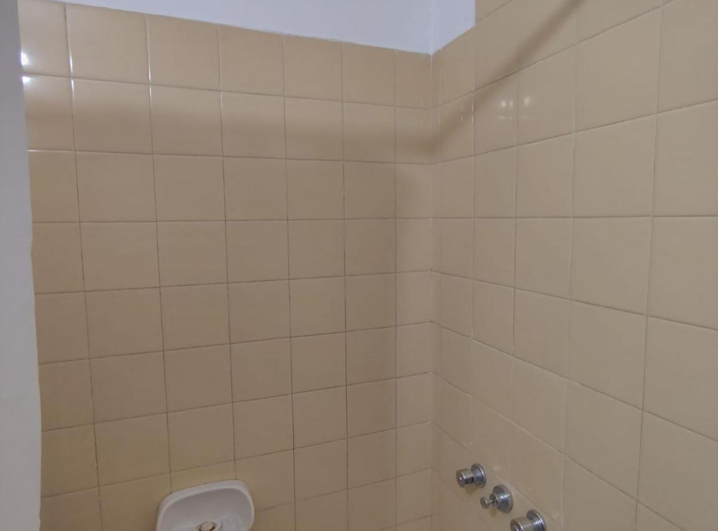 Foto de DEPARTAMENTO 2 AMBIENTES EN VENTA EN FLORESTA, imagen 3