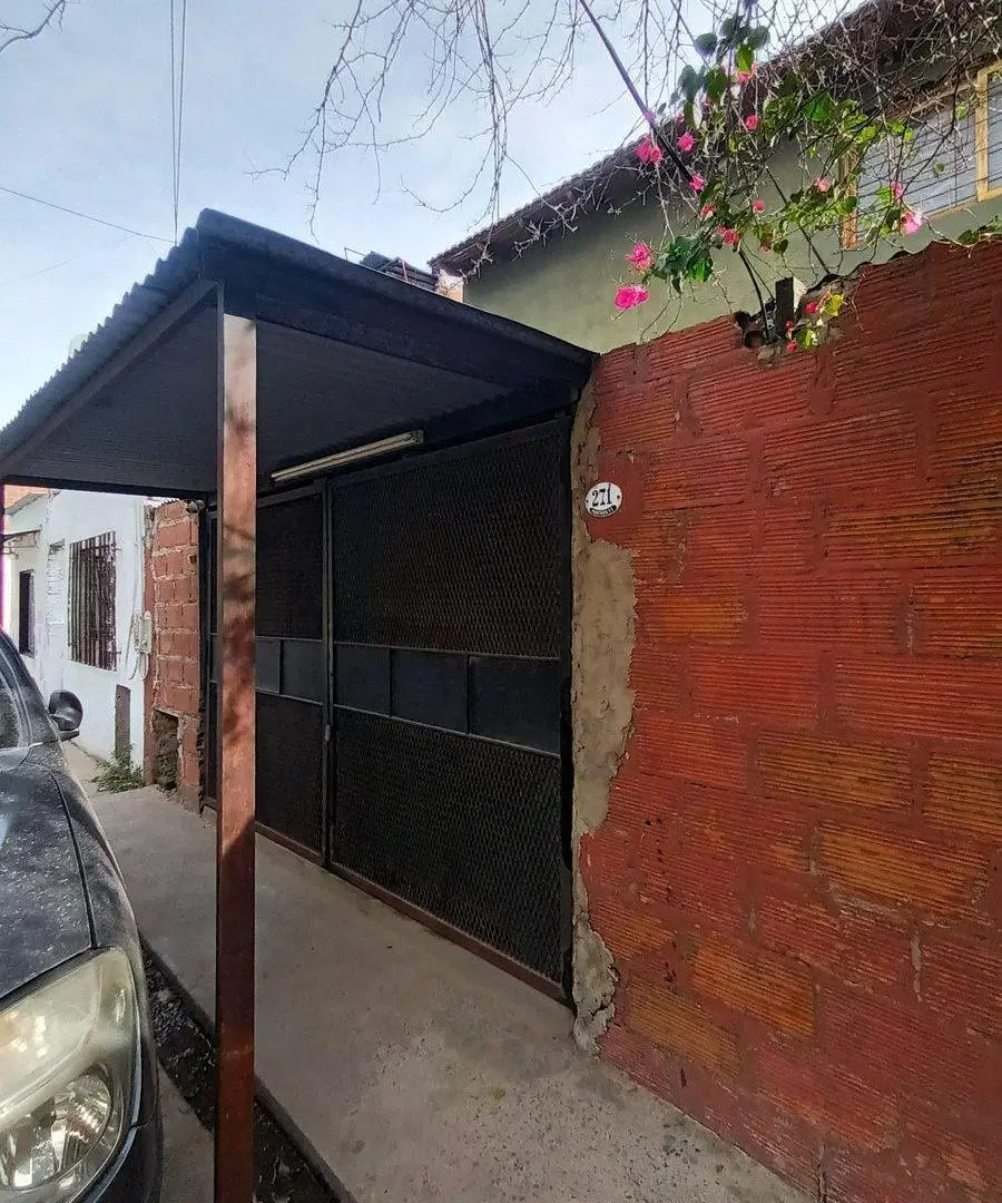 Venta Villa Celina, casa en lote propio. 1