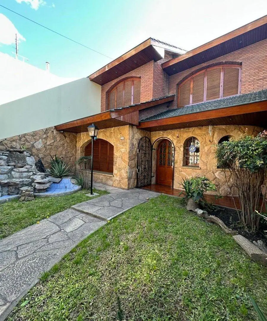 Casa 5 ambientes en zona comercial Villa Lugano 4