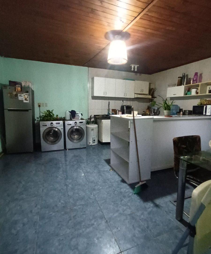 Foto de VENTA CASA A REFACCIONAR O DEMOLER V. LUGANO, imagen 4