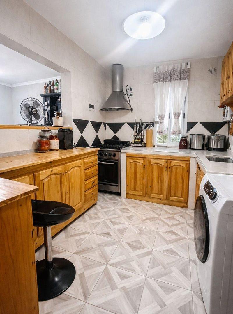Foto de DEPTO 5 AMBIENTES EN VENTA,BARRIO PIEDRABUENA, imagen 3