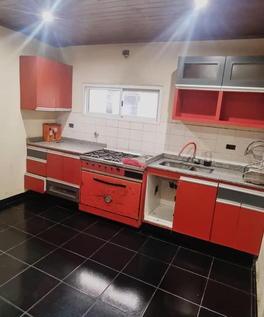 Foto de VENTA CASA CON GALPON - VILLA CELINA - SARMIENTO, imagen 2