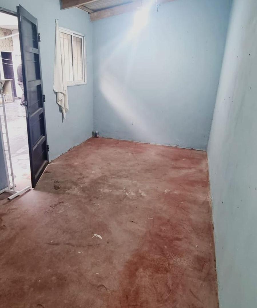Foto de VENTA CASA CON GALPON - VILLA CELINA - SARMIENTO, imagen 4