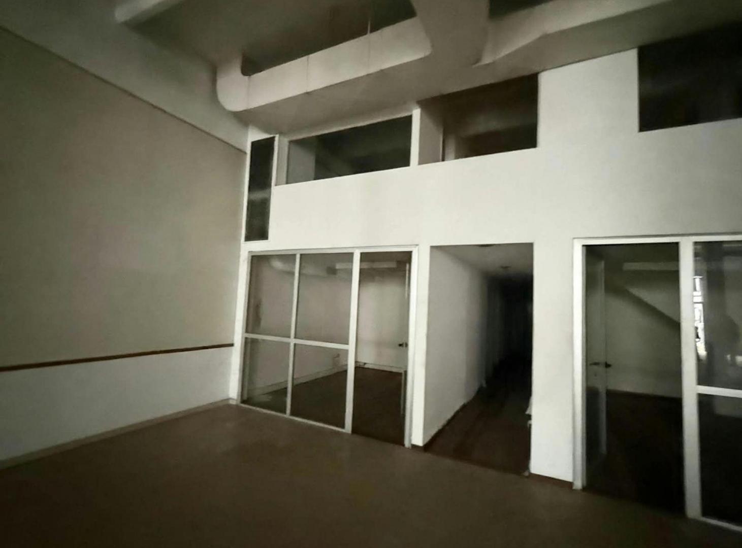 Foto de ALQUILER DEL GALPON CON MONTACARGAS Y OFICINAS, imagen 1
