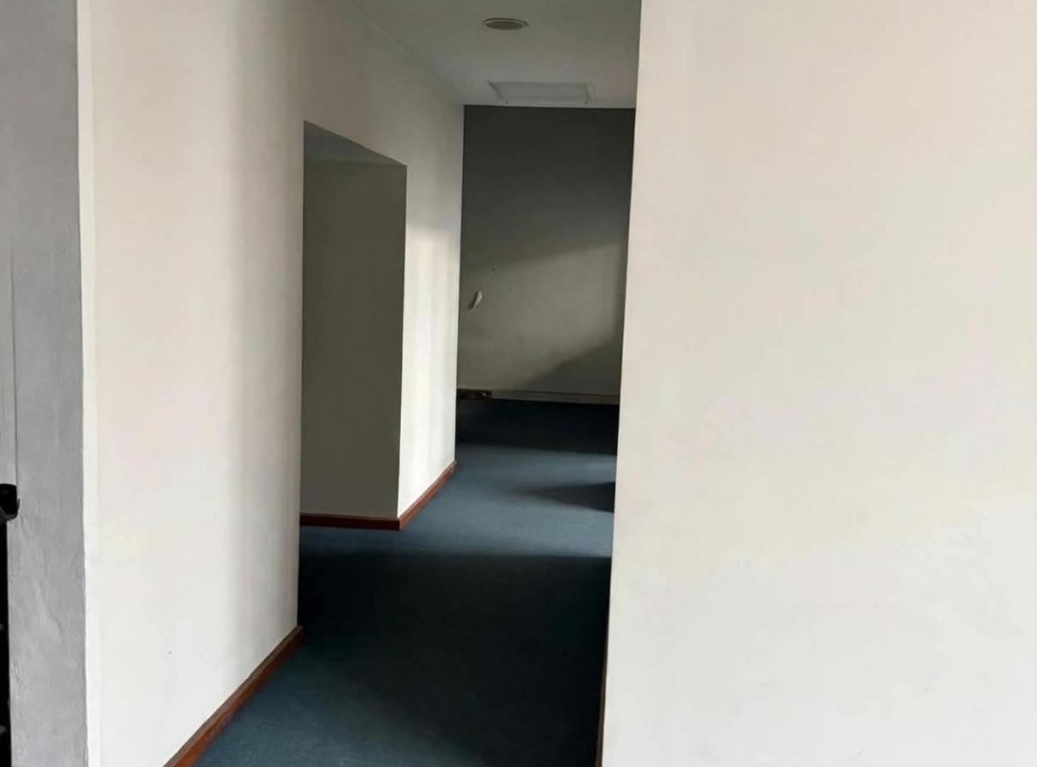 Foto de ALQUILER DEL GALPON CON MONTACARGAS Y OFICINAS, imagen 2