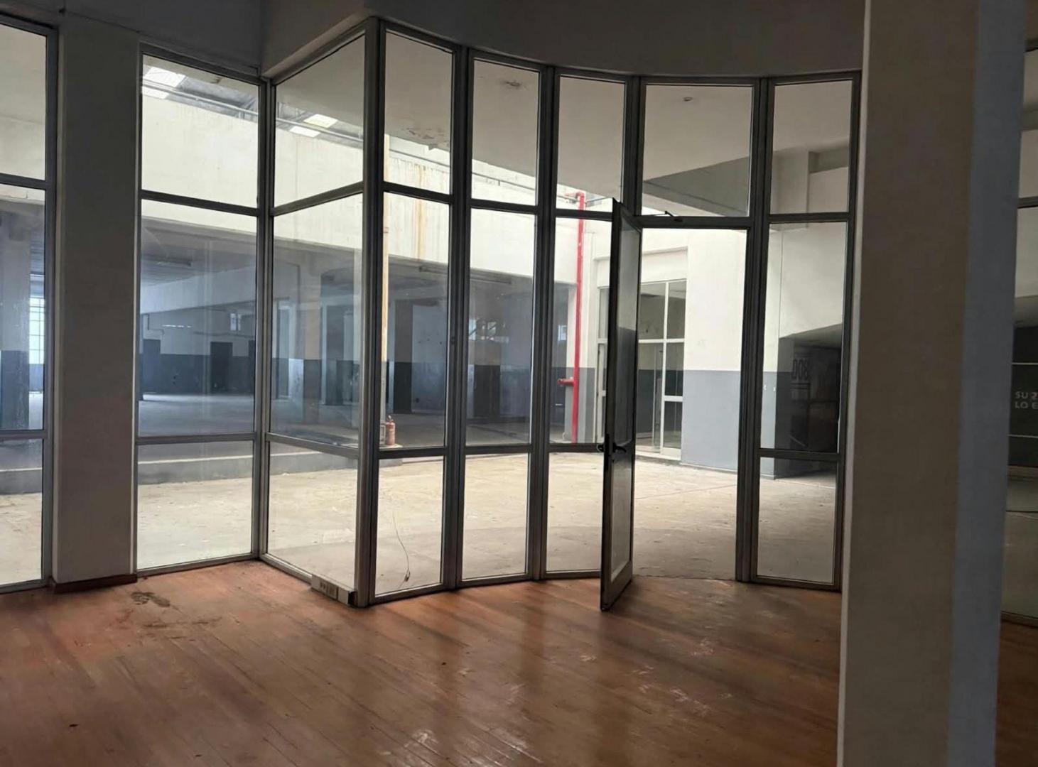 Foto de ALQUILER DEL GALPON CON MONTACARGAS Y OFICINAS, imagen 4