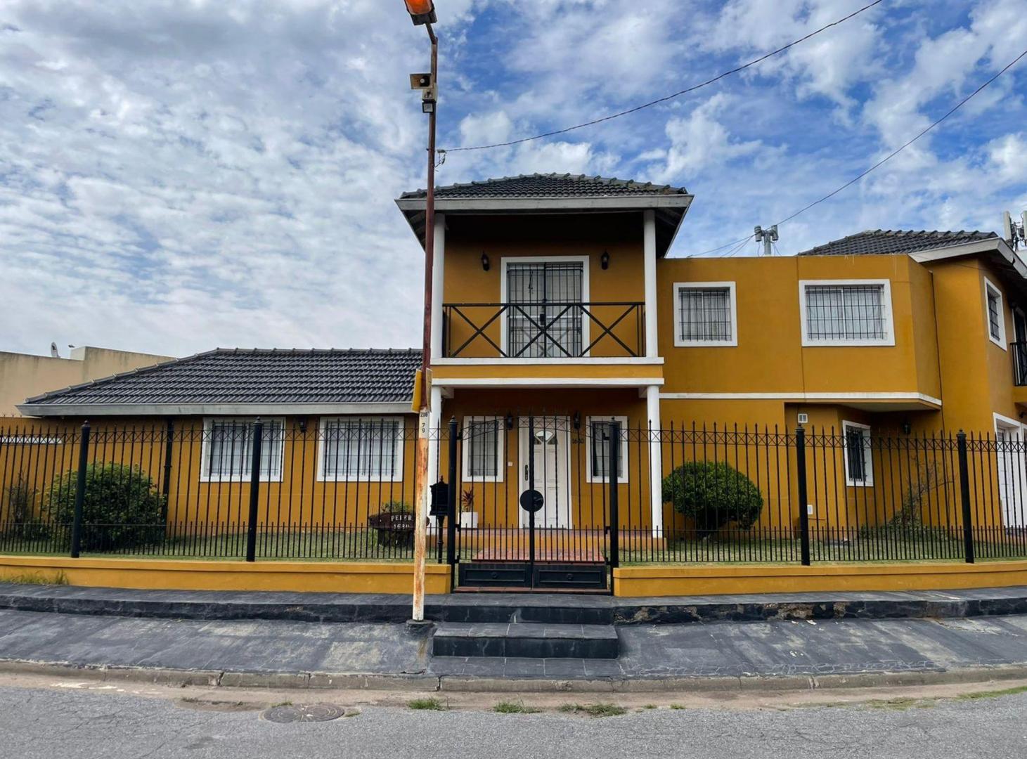 Foto de VENTA CASA 5 amb 2 coch en CIUDAD EVITA-APTO CRED, imagen 1
