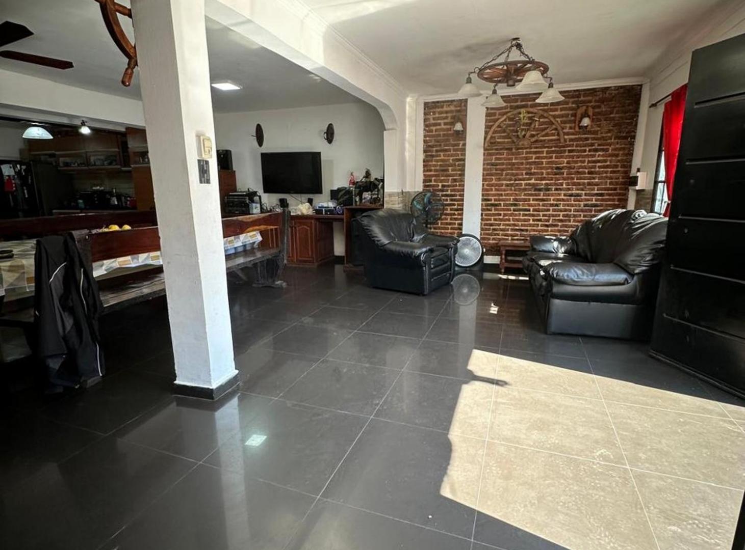 Foto de VENTA CHALET 8 AMB, SAN JUSTO C/QUINCHO Y PILETA, imagen 3
