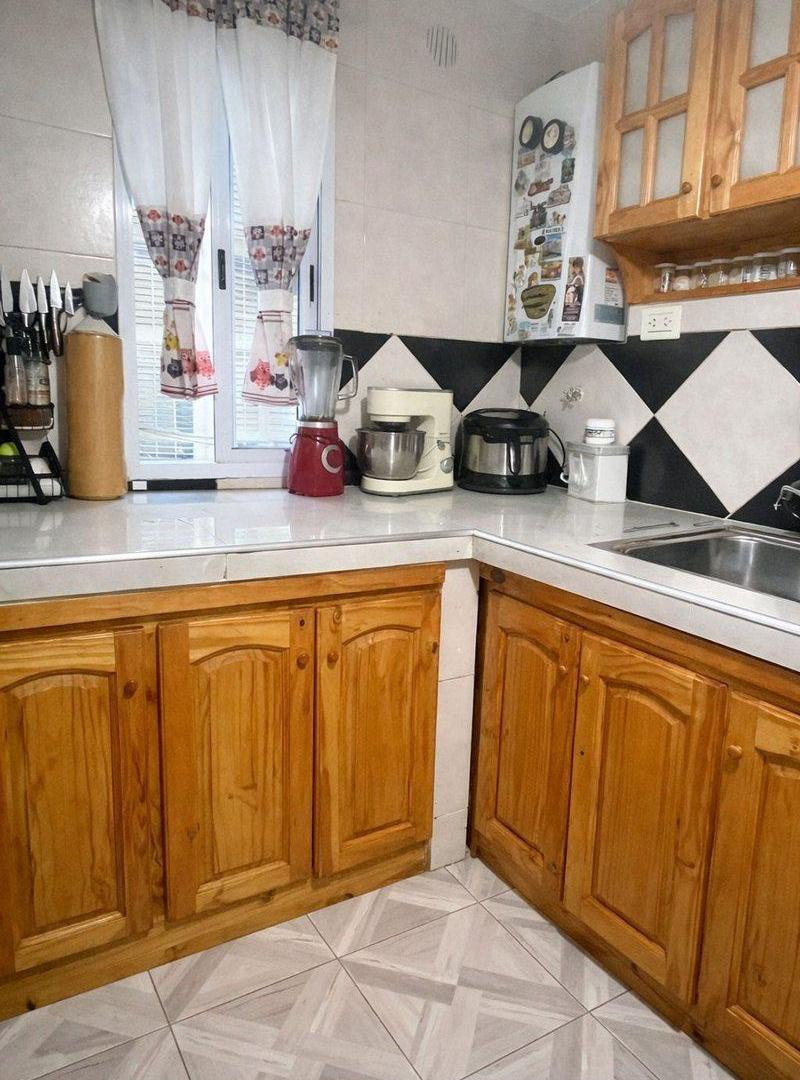 Foto de DEPTO 5 AMBIENTES EN VENTA,BARRIO PIEDRABUENA, imagen 3