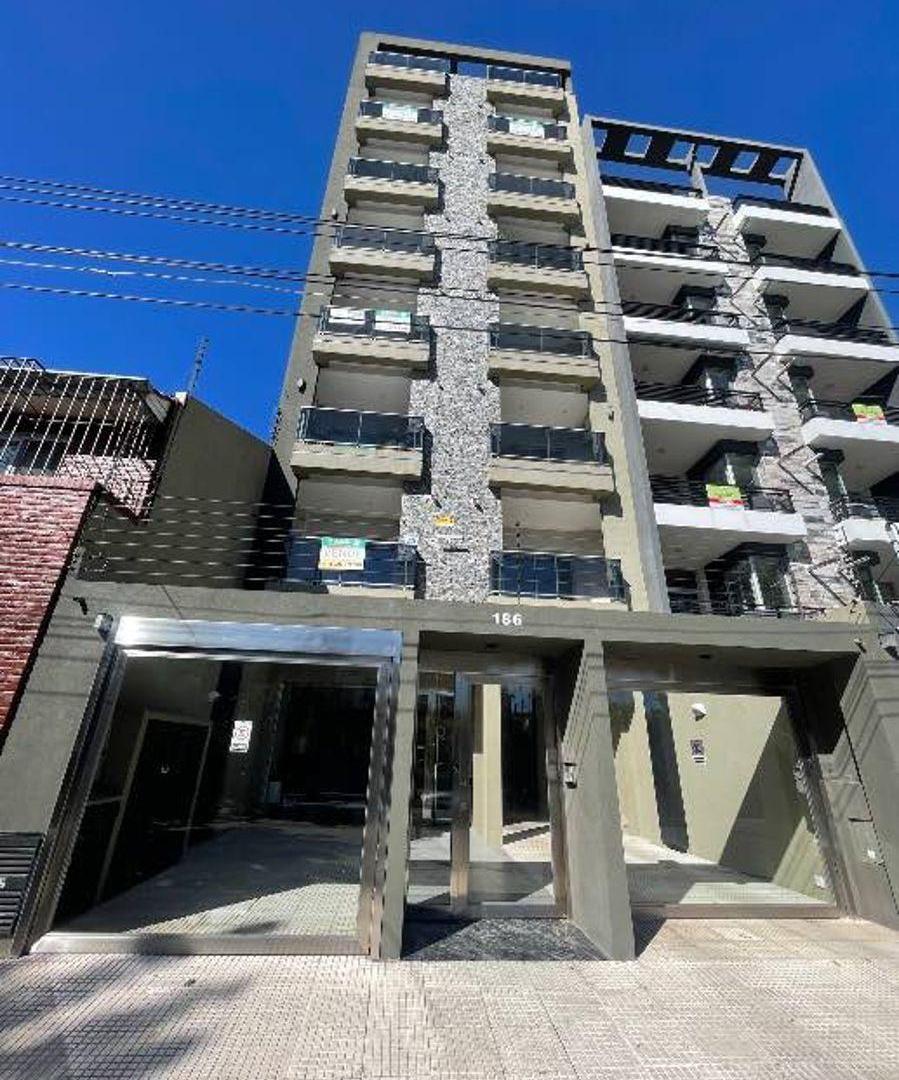 Departamento en venta de 2 Ambientes con cochera opcional en Quilmes