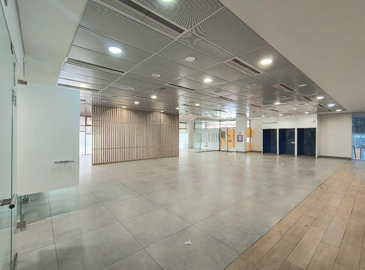 Foto de Importante Local en Alquiler de 1245m2 con cocheras en subsuelo, imagen 5