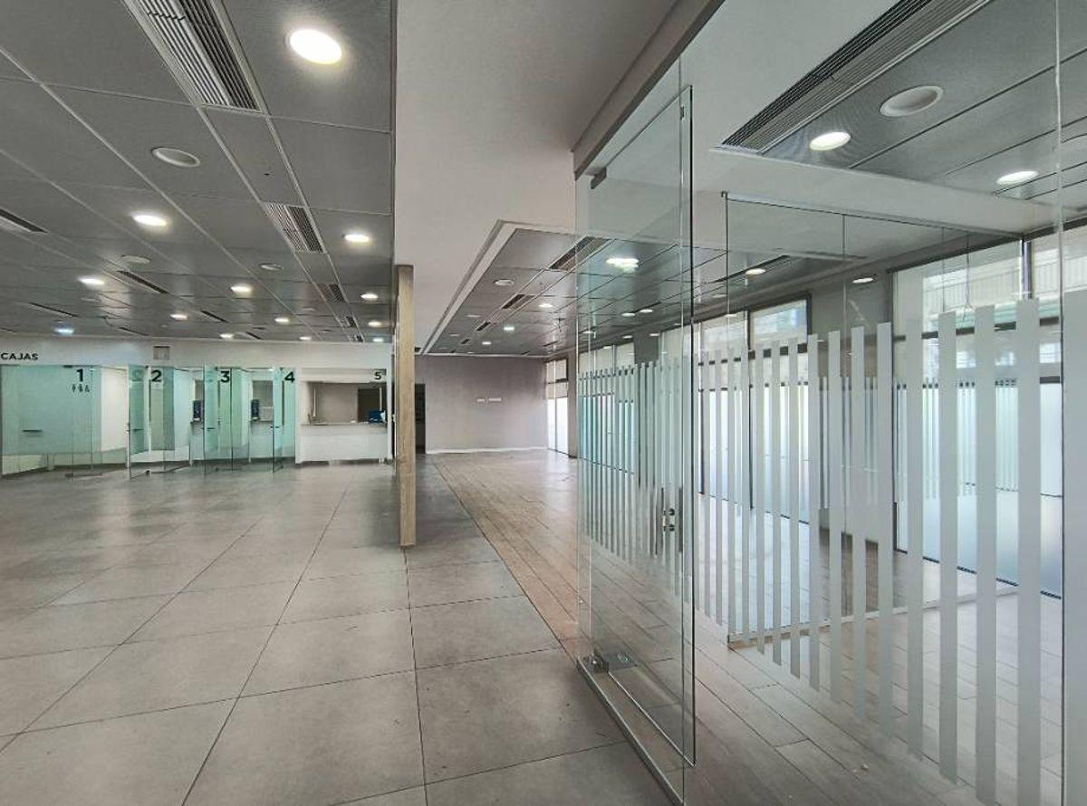 Foto de Importante Local en Alquiler de 1245m2 con cocheras en subsuelo, imagen 4