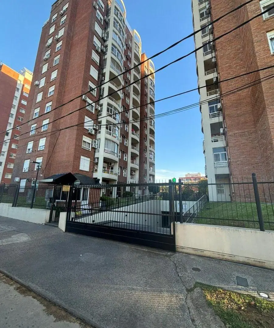 Departamento en venta de 3 ambientes con cochera en subsuelo en las Torres de Fierro, Apto crédito!! 1