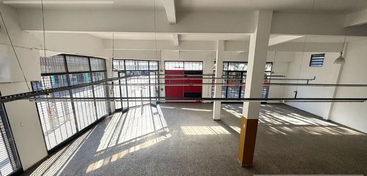 Local Comercial en venta Sobre avenida 24 en Berazategui, ideal inversor 2