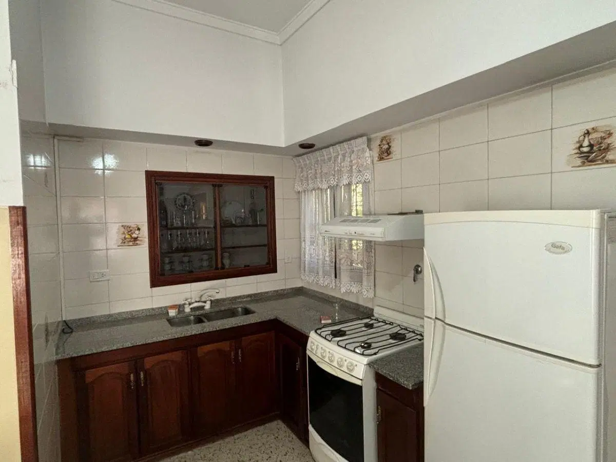 Hermosa Casa en venta de 3 Ambientes con garage y quincho con parrilla en Quilmes 4