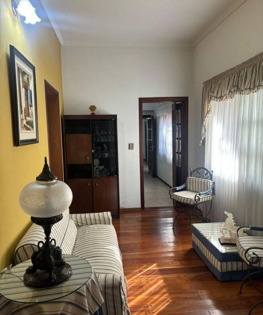 Hermosa Casa en venta de 3 Ambientes con garage y quincho con parrilla en Quilmes 3