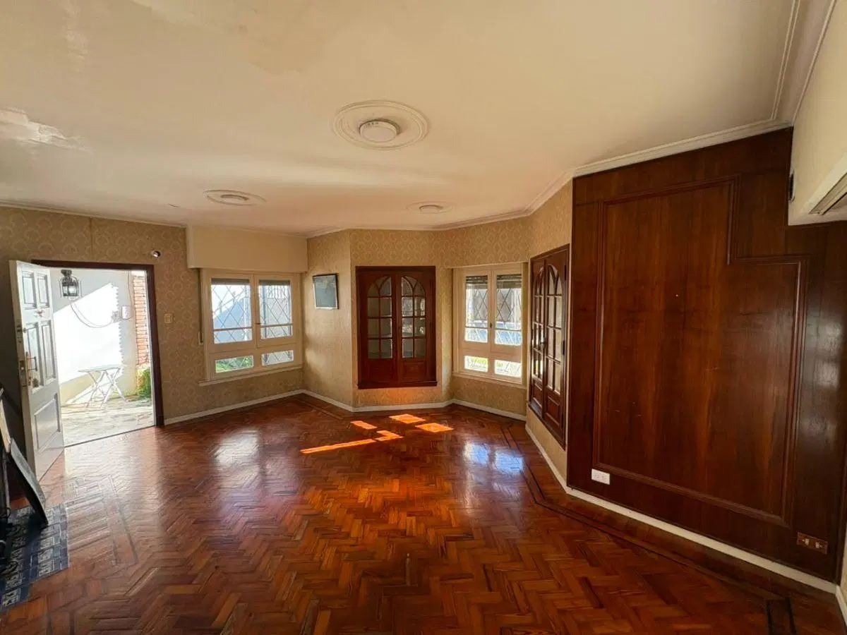 Casa de 4 Ambientes en alquiler con garage y parrilla en Quilmes 2