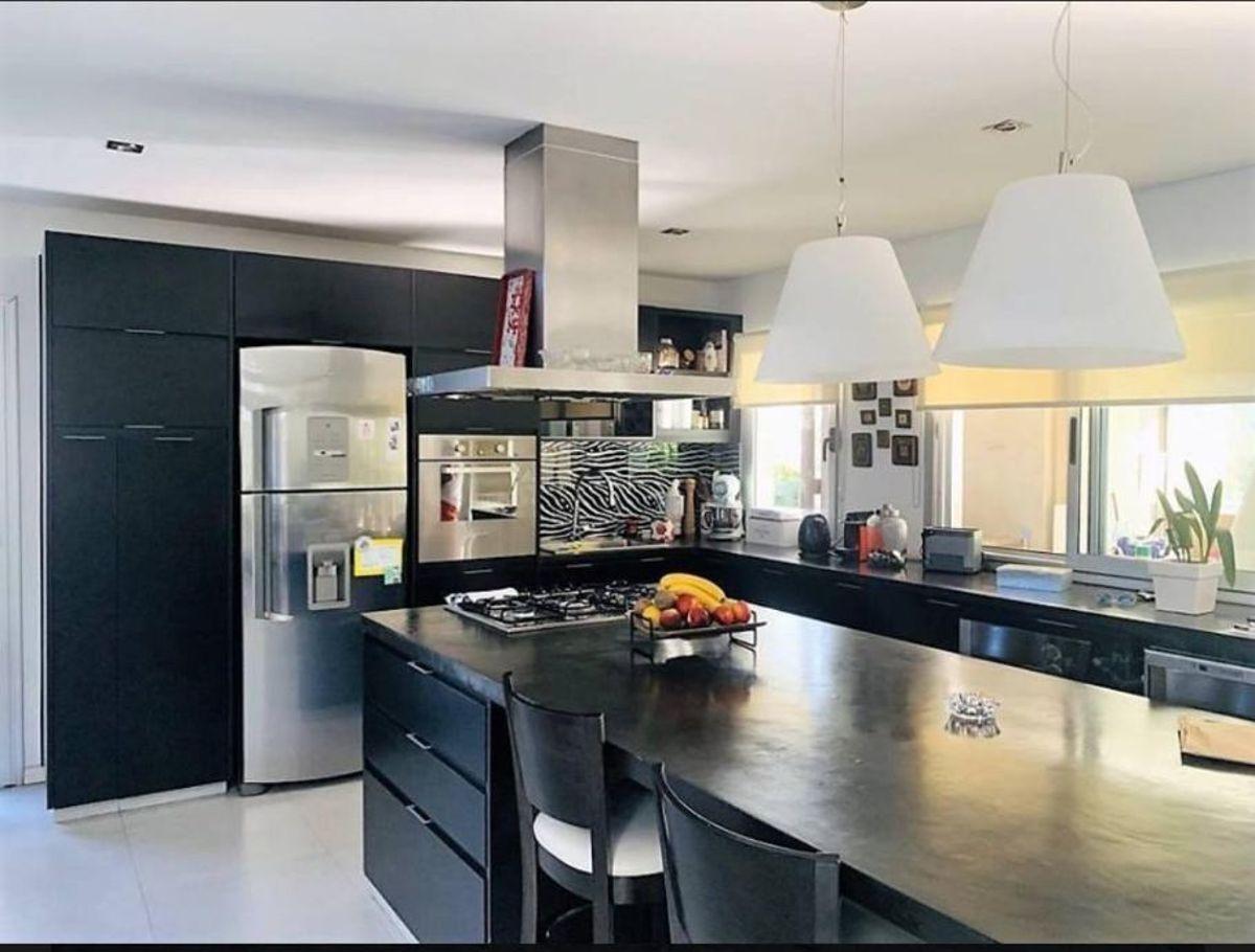 Foto de Casa en alquiler de 4 Ambientes en el Barrio La Reserva Urbana de, imagen 2