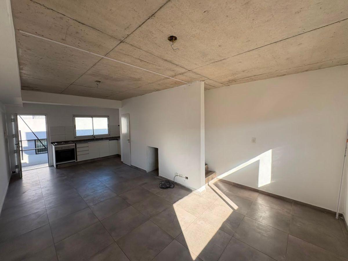 Foto de Dúplex en alquiler 3 ambientes con cochera y baulera en Quilmes Centro, imagen 5