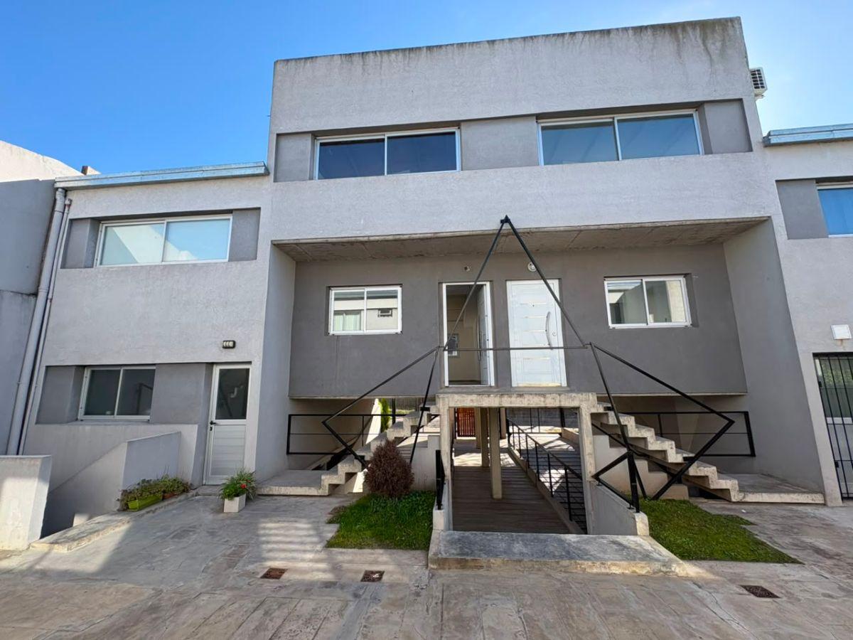 Foto de Dúplex en alquiler 3 ambientes con cochera y baulera en Quilmes Centro, imagen 1