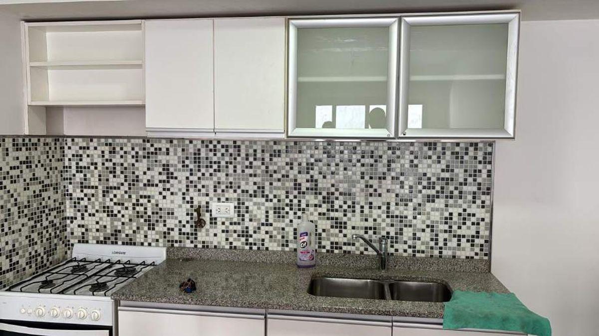 Foto de Departamento en alquiler de 2 Ambientes en Quilmes Centro, zona Plaza, imagen 3