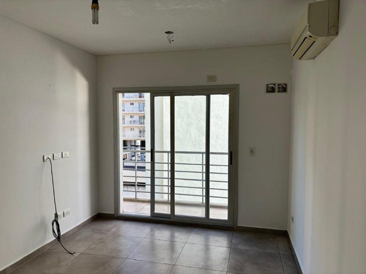 Foto de Departamento en alquiler de 2 Ambientes en Quilmes Centro, zona Plaza, imagen 2