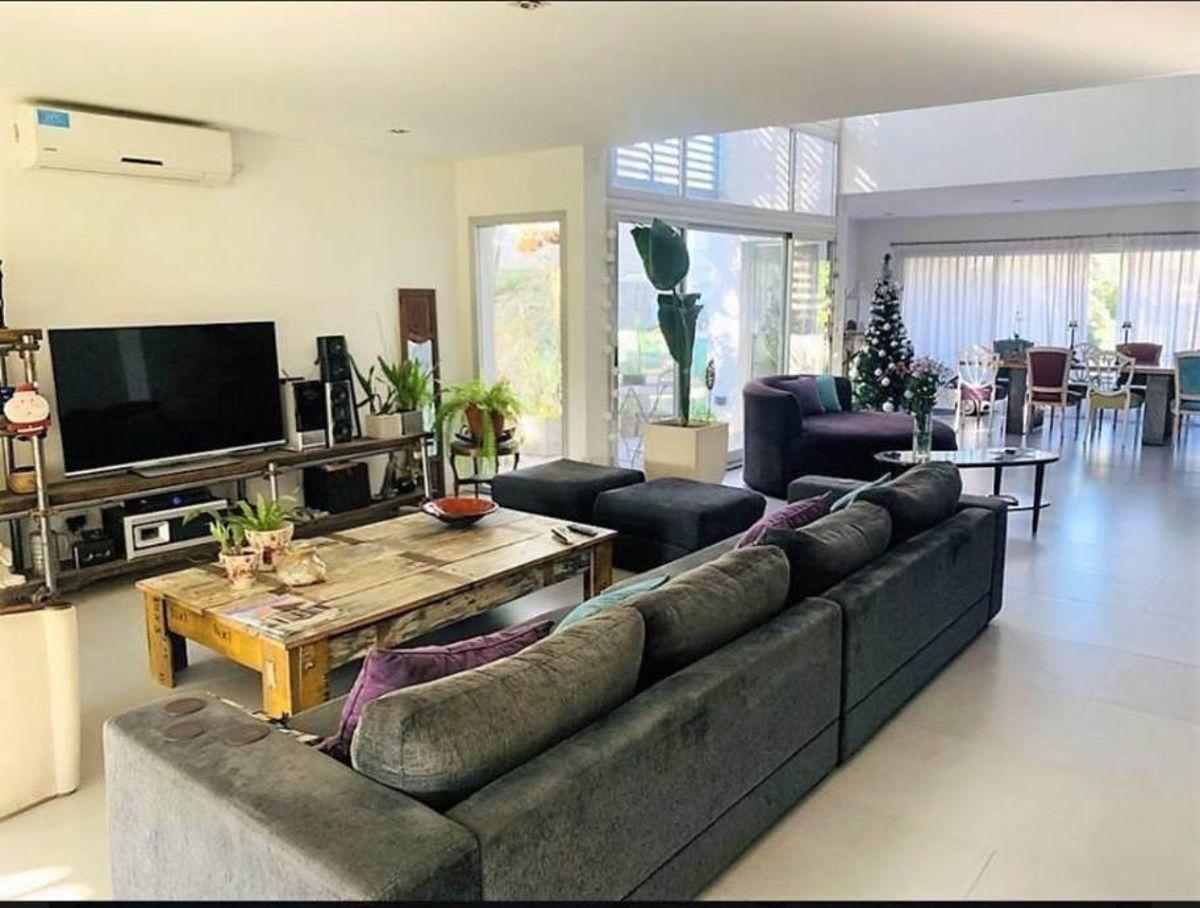 Foto de Casa en venta de 4 Ambientes en la Reserva Urbana de Dorrego, Quilmes, imagen 2
