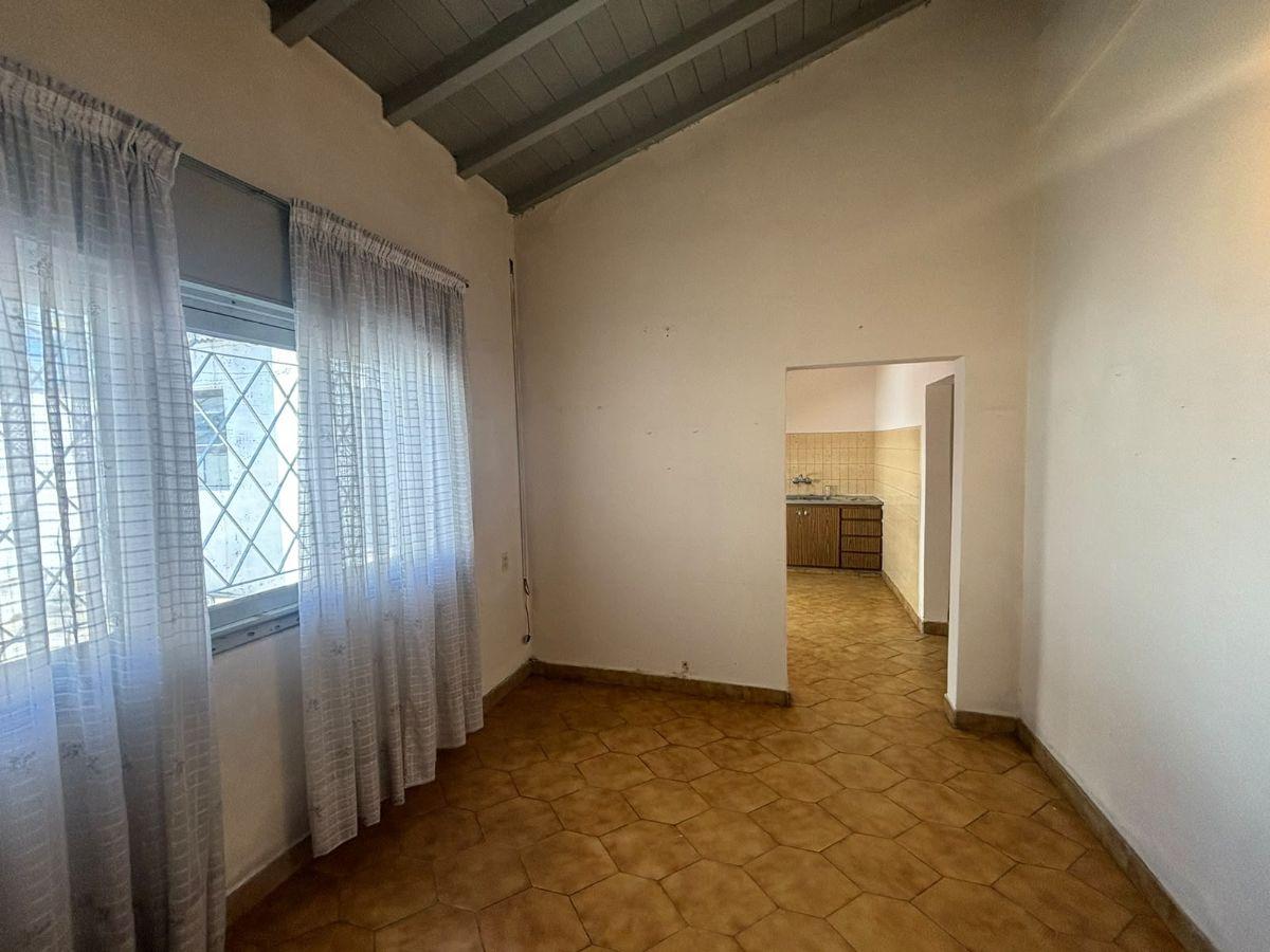 Foto de CASA EN VENTA DE 4 AMBIENTES CON PATIO EN BERAZATEGUI- APTO CRÉDITO, imagen 4