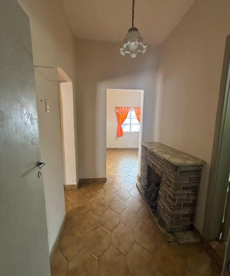 Foto de CASA EN VENTA DE 4 AMBIENTES CON PATIO EN BERAZATEGUI- APTO CRÉDITO, imagen 2