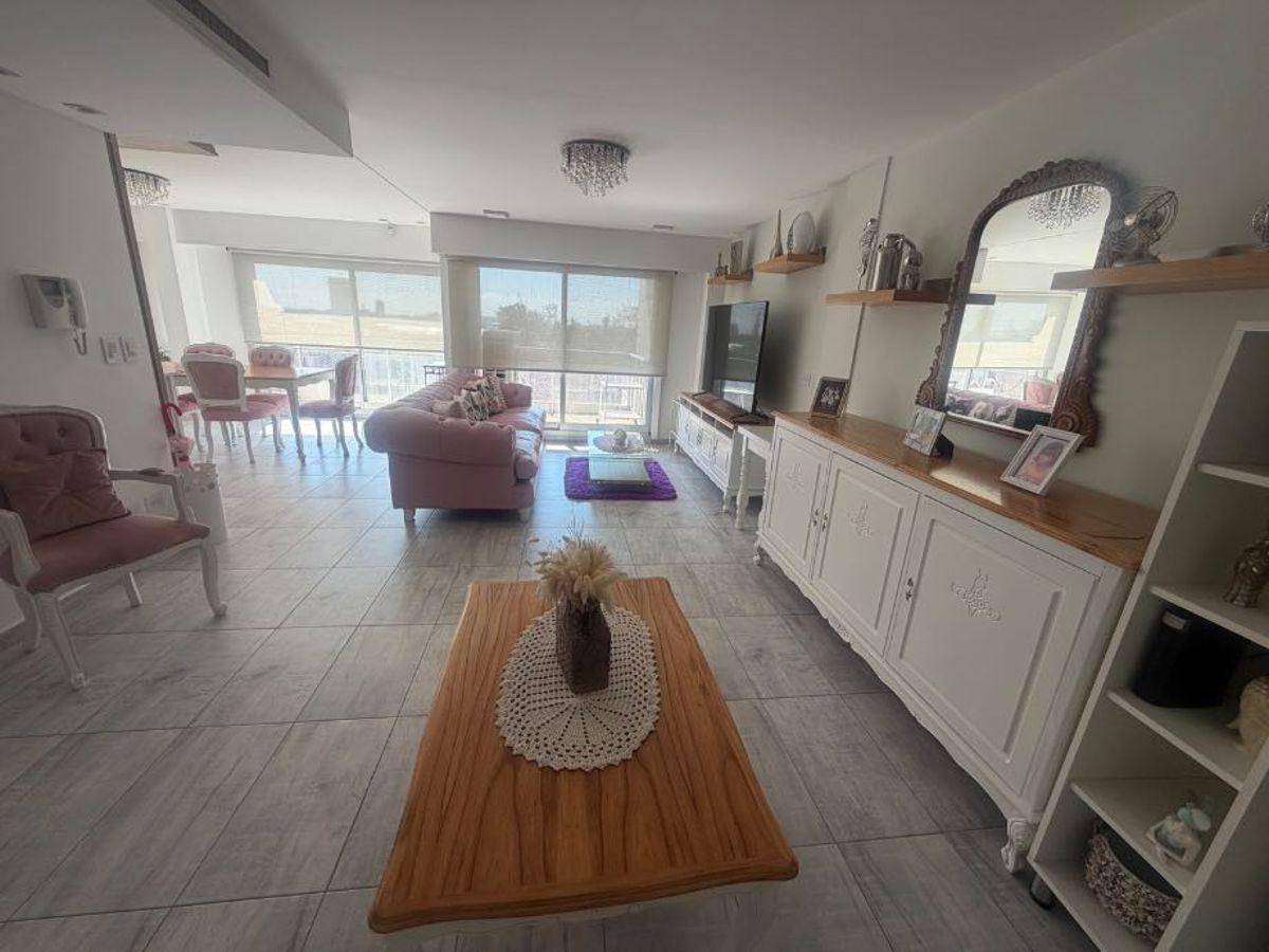 Foto de Piso en venta de 4 Ambientes con cochera en Bernal Centro, imagen 3