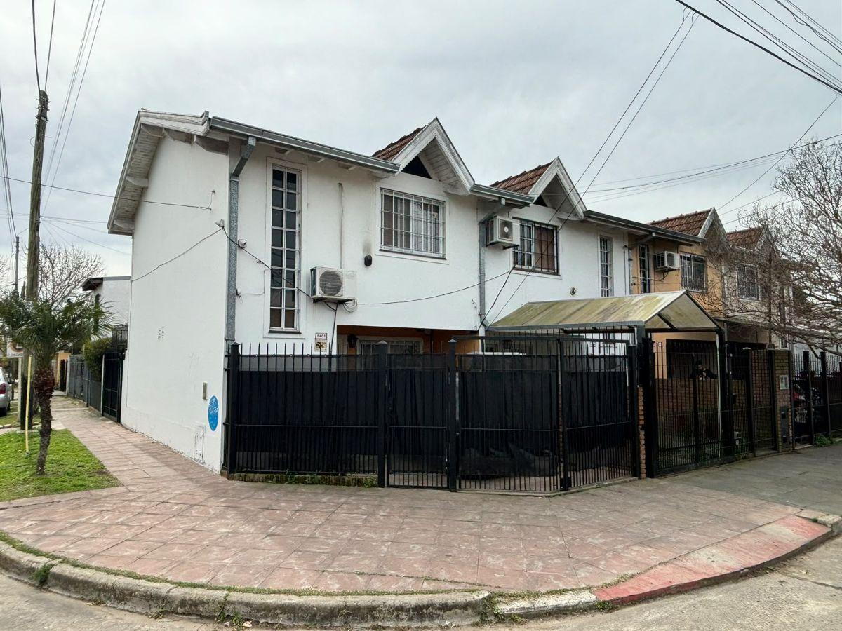 Foto de Dúplex en venta de 3 Ambientes con doble entrada para auto en, imagen 1