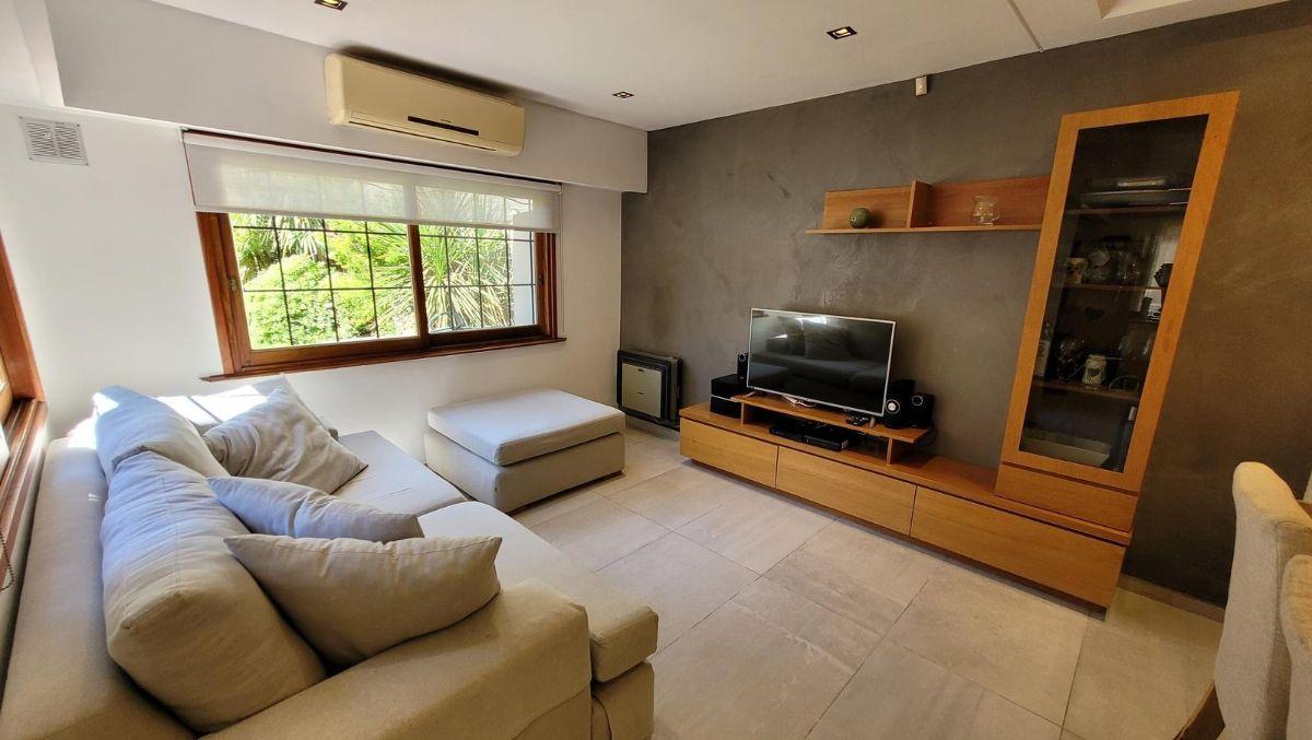 Foto de Casa tipo Chalet en venta de 4 Ambientes con garage en Quilmes, imagen 3