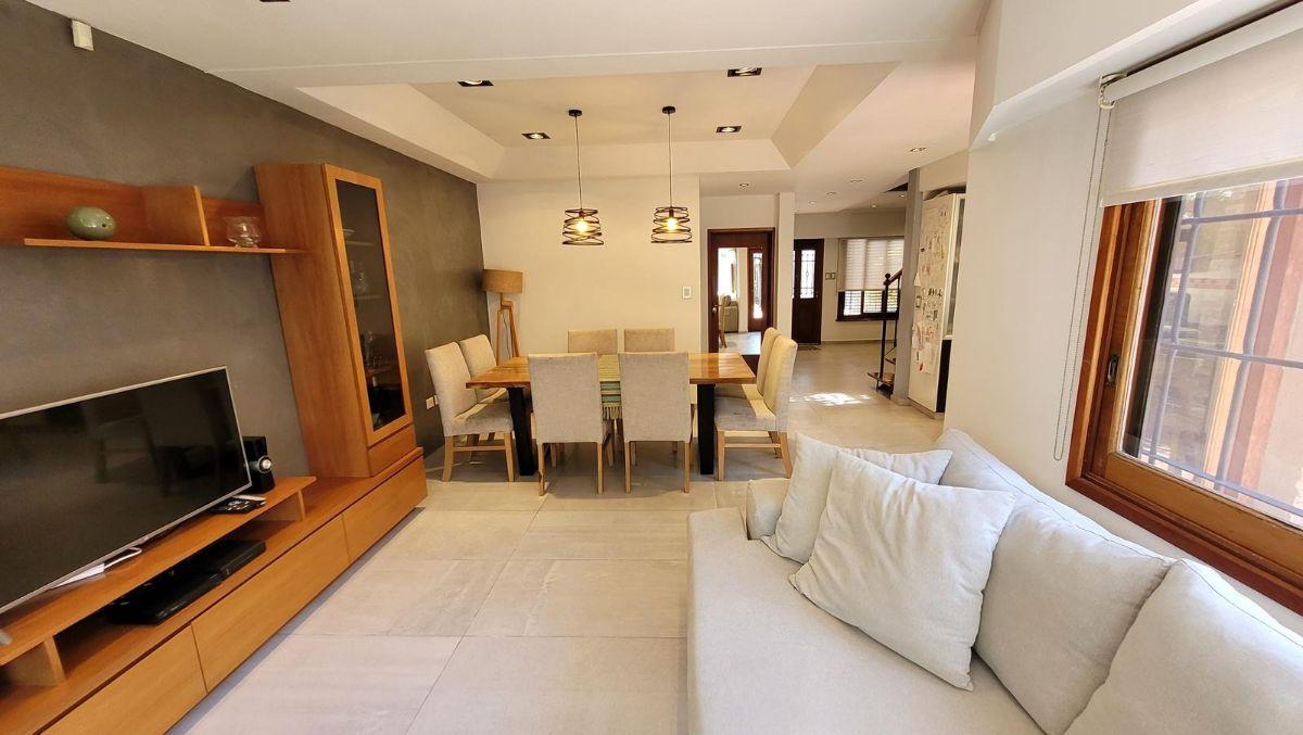 Foto de Casa tipo Chalet en venta de 4 Ambientes con garage en Quilmes, imagen 5