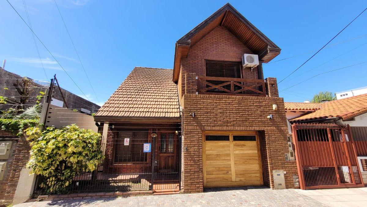 Foto de Casa tipo Chalet en venta de 4 Ambientes con garage en Quilmes, imagen 1