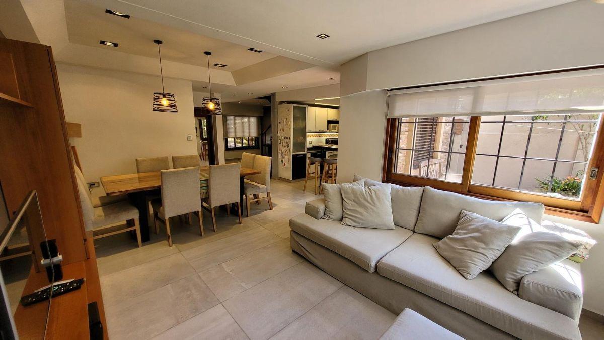 Foto de Casa tipo Chalet en venta de 4 Ambientes con garage en Quilmes, imagen 4