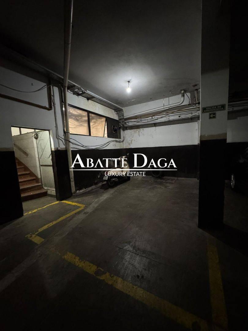 Foto de Venta · Cochera amplia · Microcentro, imagen 1