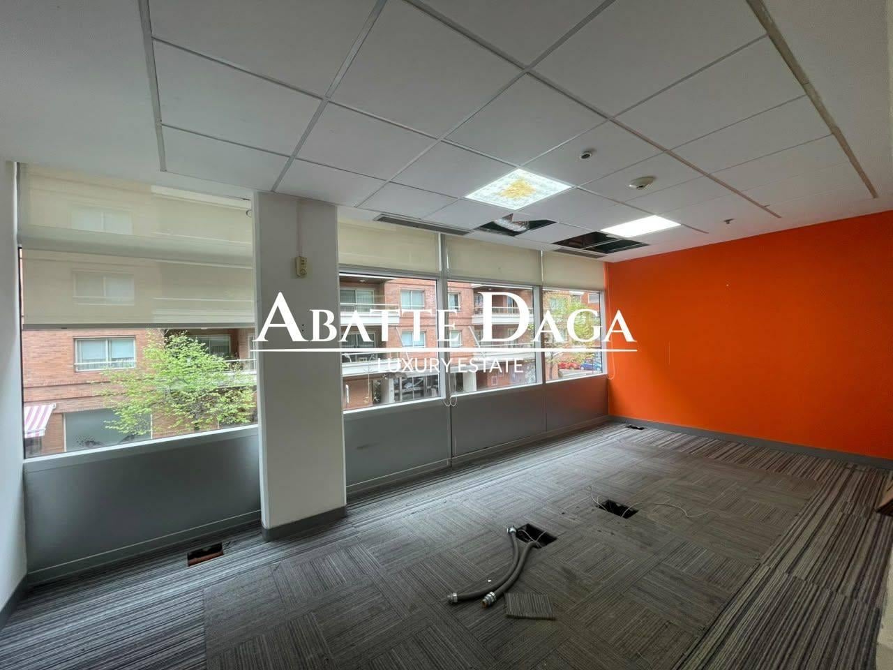 Foto de AMPLIA OFICINA COMERCIAL EN ALQUILER - VISTA AL DIQUE, imagen 5