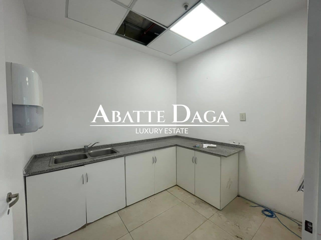 Foto de AMPLIA OFICINA COMERCIAL EN ALQUILER - VISTA AL DIQUE, imagen 4