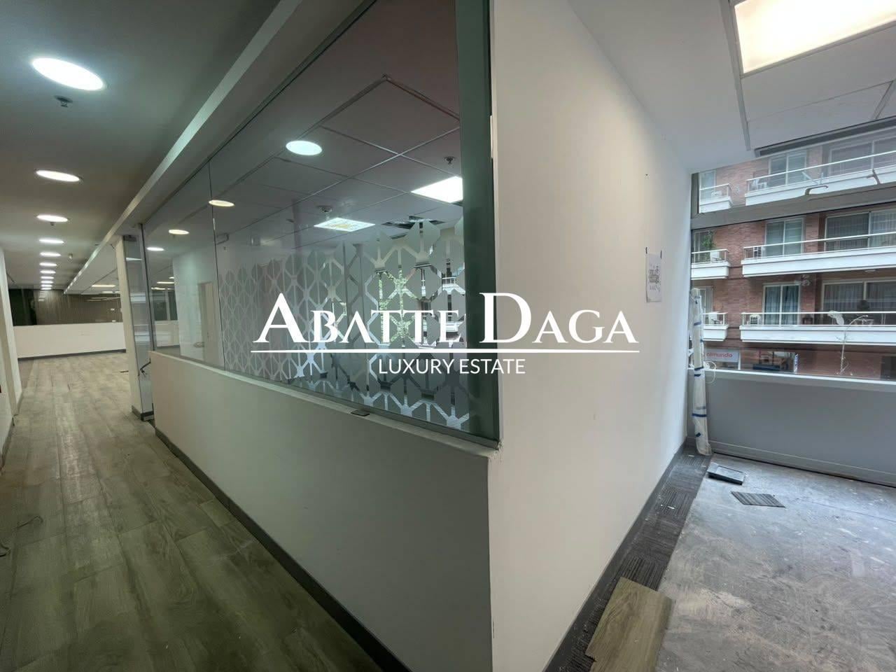 Foto de AMPLIA OFICINA COMERCIAL EN ALQUILER - VISTA AL DIQUE, imagen 2
