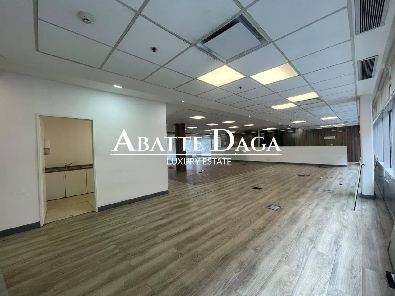 Foto de AMPLIA OFICINA COMERCIAL EN ALQUILER - VISTA AL DIQUE, imagen 3