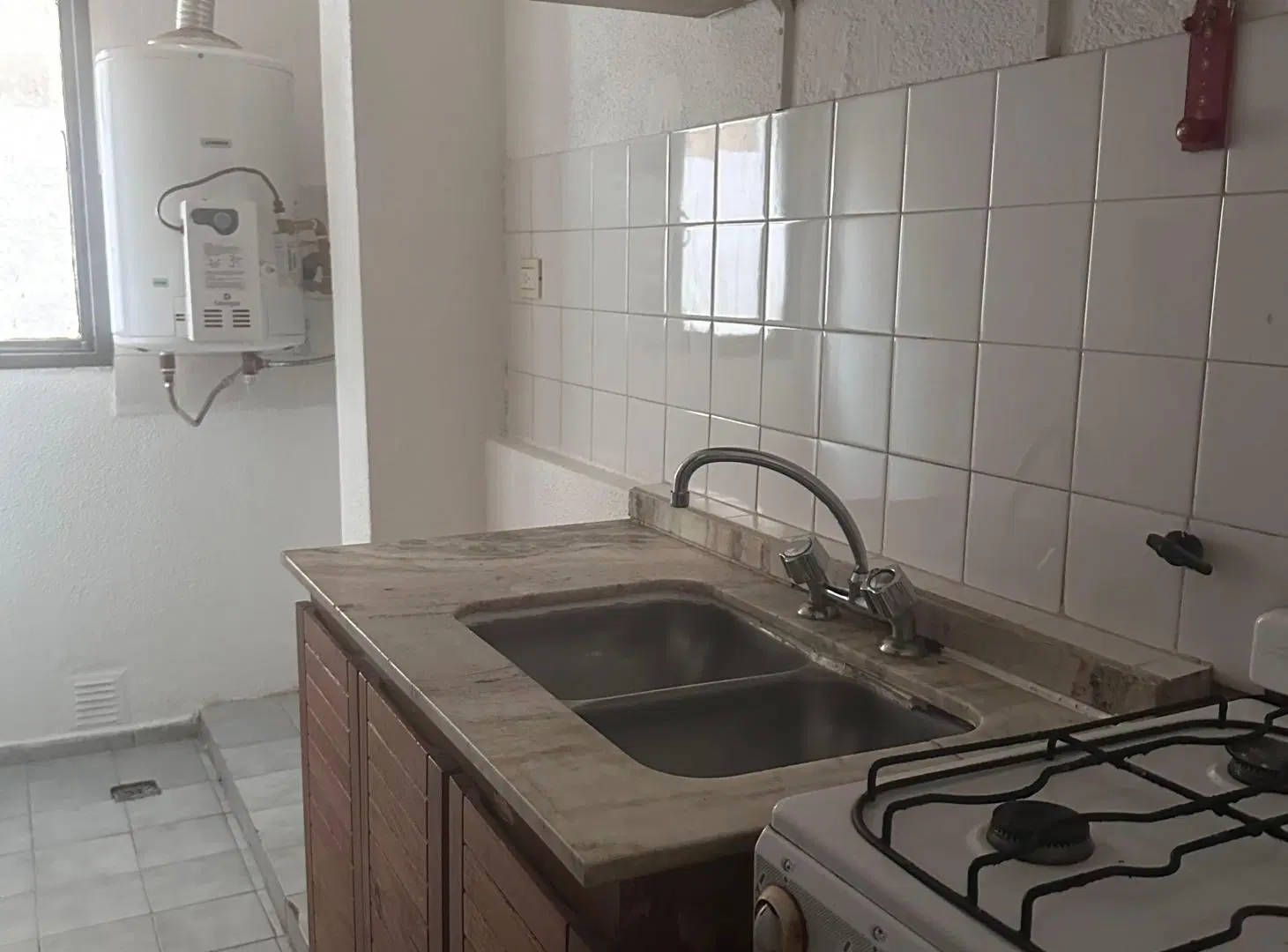 VENTA Departamento de 1 Dormitorio con Patio Barrio Alberdi 5