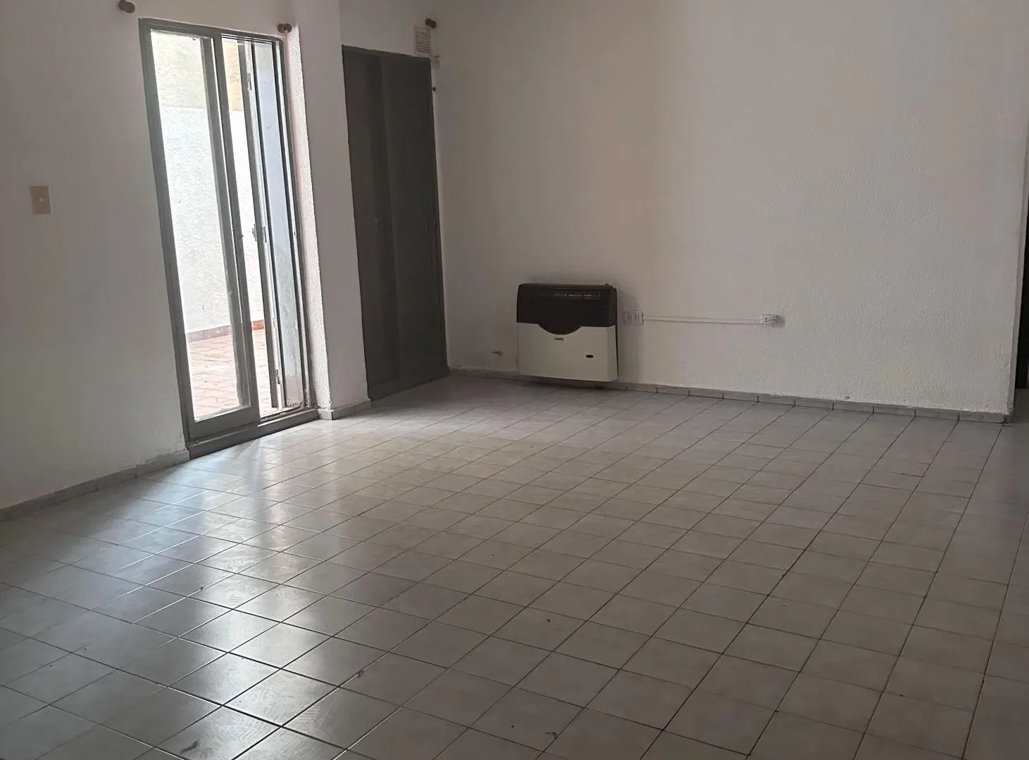 VENTA Departamento de 1 Dormitorio con Patio Barrio Alberdi 3